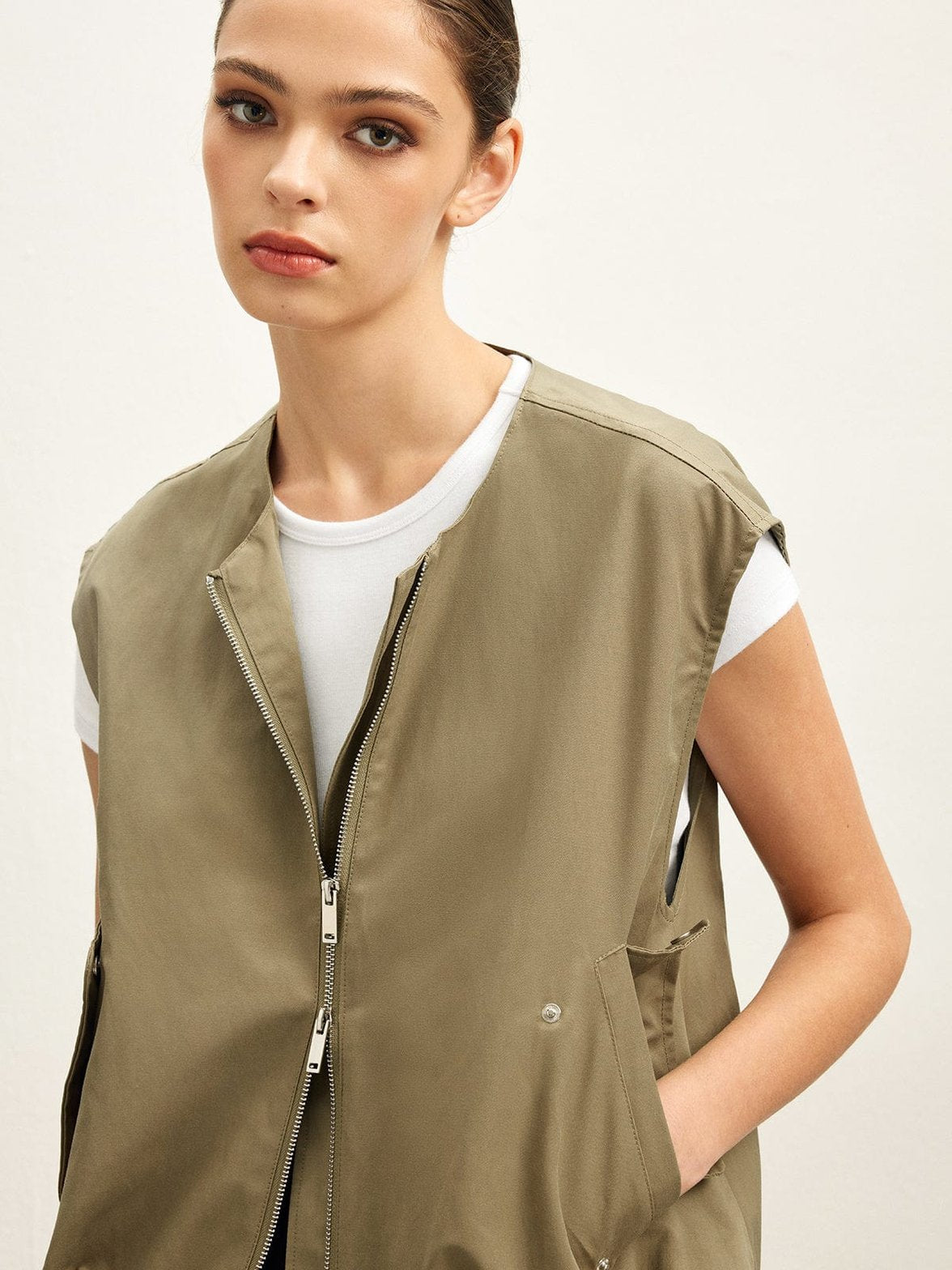Veste moderne sans manches zippée pluie