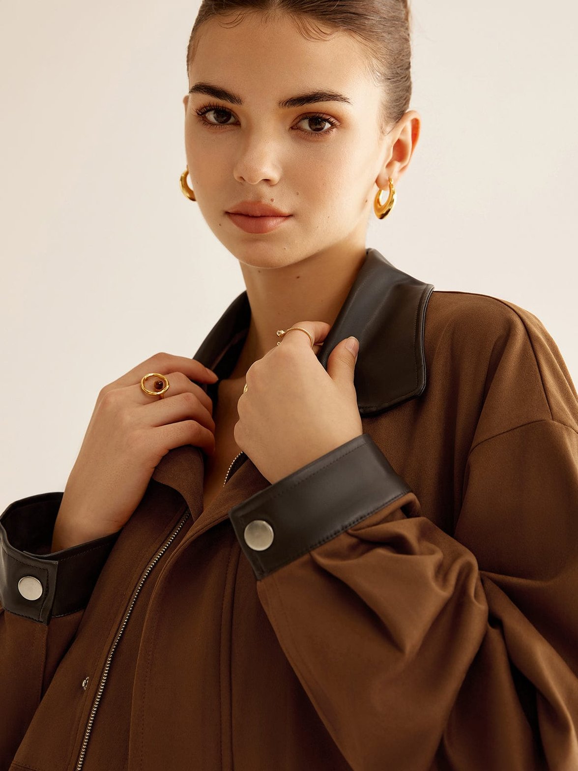 Veste daim marron vue latérale style nuage