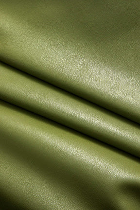 Détail manche veste simili cuir vert olive cool
