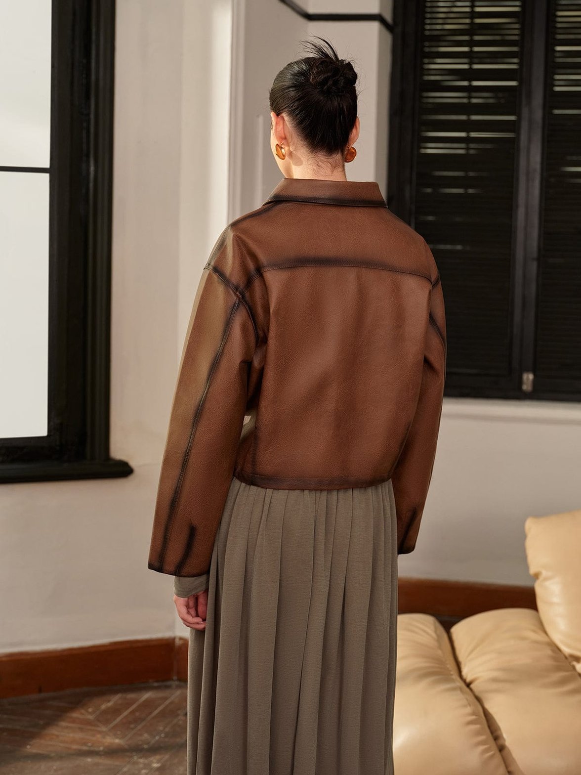 Veste vintage en simili cuir vue d'ensemble arc