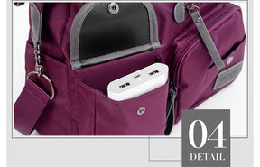 Sac à dos violet jolieandjuliette avec chargeur USB intégré, détail poche extérieure