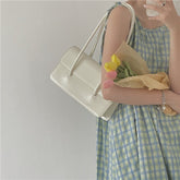 Sac à main blanc crème jolieandjuliette style rétro avec robe vichy et tulipes