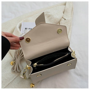 Sac bandoulière beige jolieandjuliette compact intérieur ouvert détails dorés