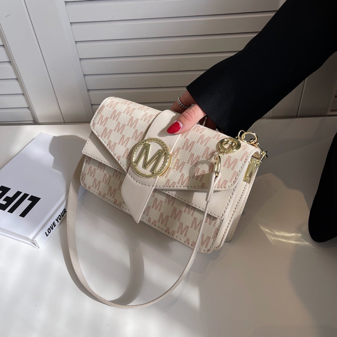 Sac à main bandoulière jolieandjuliette beige monogrammé avec logo doré élégant