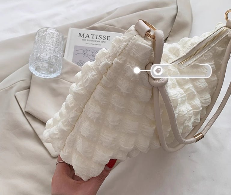 Sac bandoulière blanc jolieandjuliette texture ondulée fermeture éclair doré élégant