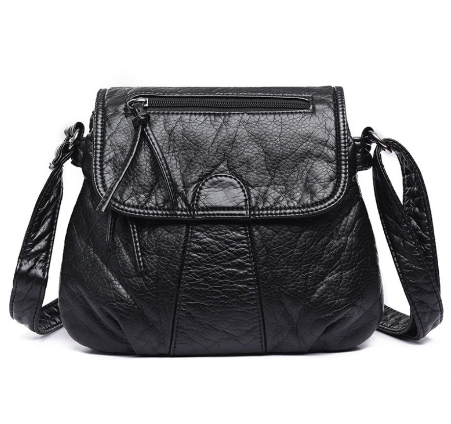 Sac bandoulière cuir noir texturé jolieandjuliette avec zip frontal et rabat