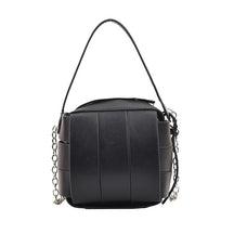 Sac à main noir élégant jolieandjuliette avec bandoulière chaîne argent