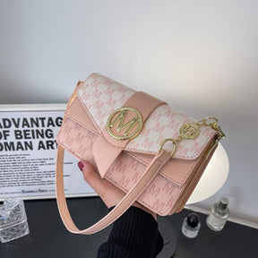 Sac bandoulière rose texturé jolieandjuliette avec logo doré élégant femme