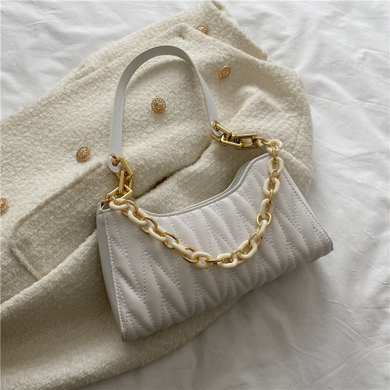 Sac à main blanc matelassé jolieandjuliette avec chaîne dorée élégant