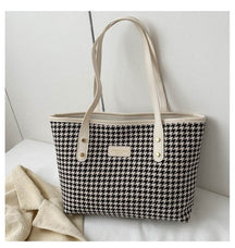 Sac cabas jolieandjuliette motif pied de poule noir et blanc élégant chic