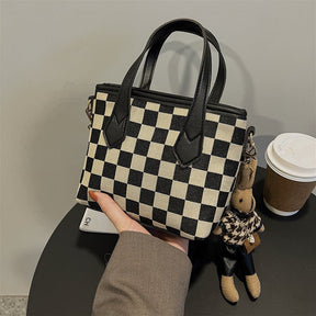 Sac à main damier noir et beige jolieandjuliette élégant avec bandoulière et charm