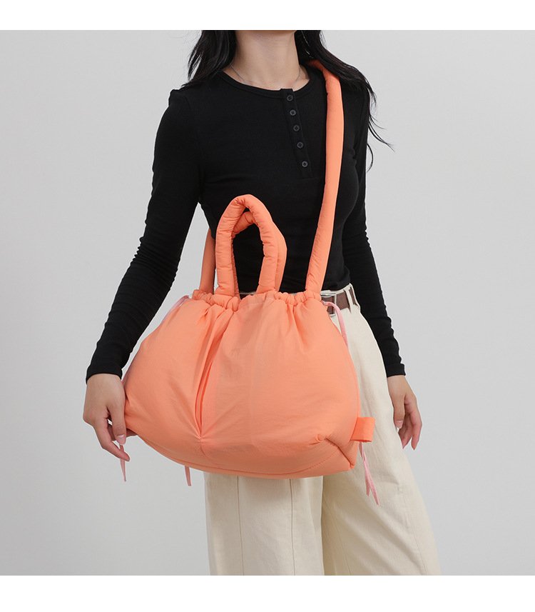 Sac fourre-tout orange doux jolieandjuliette poche rembourrée bandoulière longue femme élégante