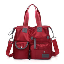 Sac fourre-tout rouge jolieandjuliette en nylon avec multiples poches et bandoulière ajustable