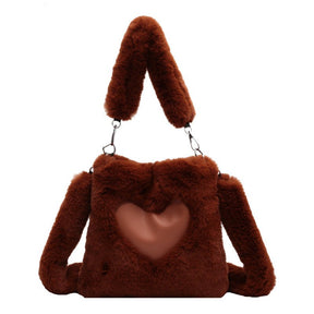 Sac bandoulière peluche marron jolieandjuliette avec motif cœur en cuir