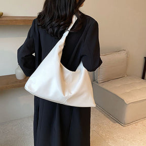 Sac hobo blanc jolieandjuliette en cuir élégant minimaliste porté épaule