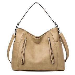 Sac hobo beige jolieandjuliette en cuir avec bandoulière et zippers dorés