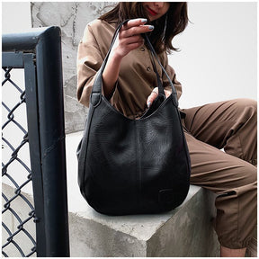 Sac hobo cuir noir jolieandjuliette porté épaule look urbain chic femme