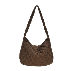 Sac hobo matelassé marron jolieandjuliette avec anse tressée élégant et spacieux