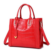 Sac à main cuir rouge motif croco jolieandjuliette bandoulière élégant femme