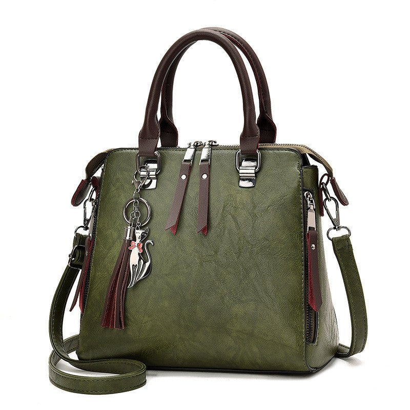 Sac à main en cuir vert olive jolieandjuliette avec bandoulière amovible et charm chat