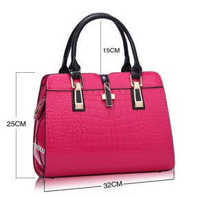 Sac à main rose fuchsia texture croco jolieandjuliette dimensions 32x25x15cm élégant femme