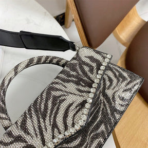 Sac à main zébré strass argent et noir jolieandjuliette luxueux détail bandoulière