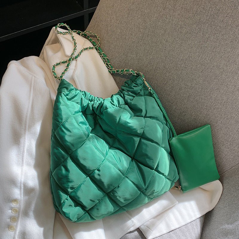 Sac matelassé vert émeraude jolieandjuliette avec chaîne dorée et pochette assortie