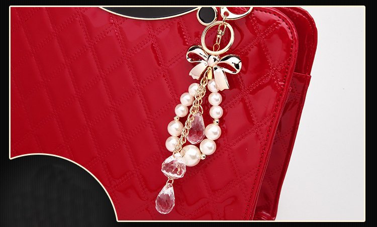 Sac rouge matelassé jolieandjuliette avec charm luxueux perles et cristaux