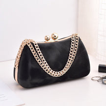 Sac de soirée noir jolieandjuliette avec chaîne dorée élégant clutch femme