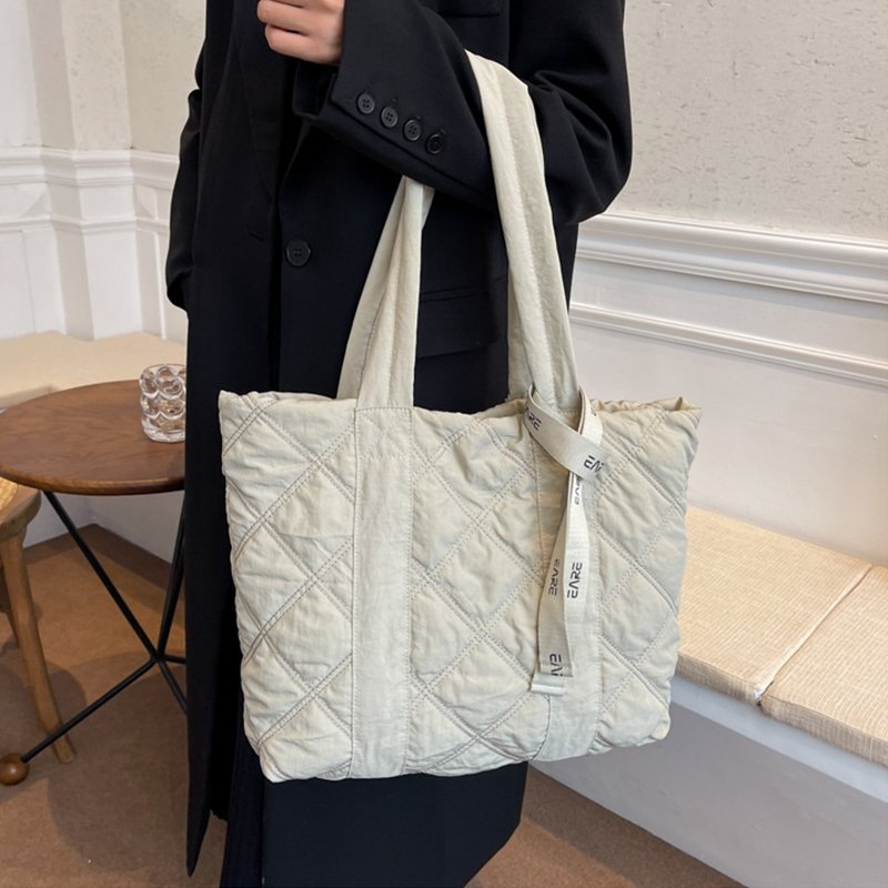 Sac tote matelassé blanc cassé jolieandjuliette style décontracté chic femme