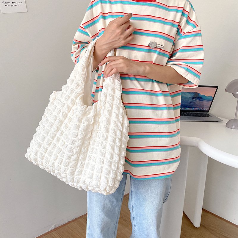 Sac tricot blanc texturé jolieandjuliette porté épaule style casual femme