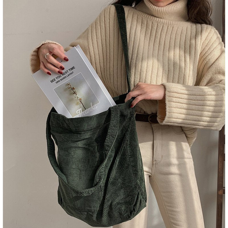 Sac bandoulière velours côtelé vert jolieandjuliette style cosy tenue hiver