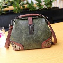 Sac à main vintage vert et marron jolieandjuliette avec motifs hexagonaux et bandoulière