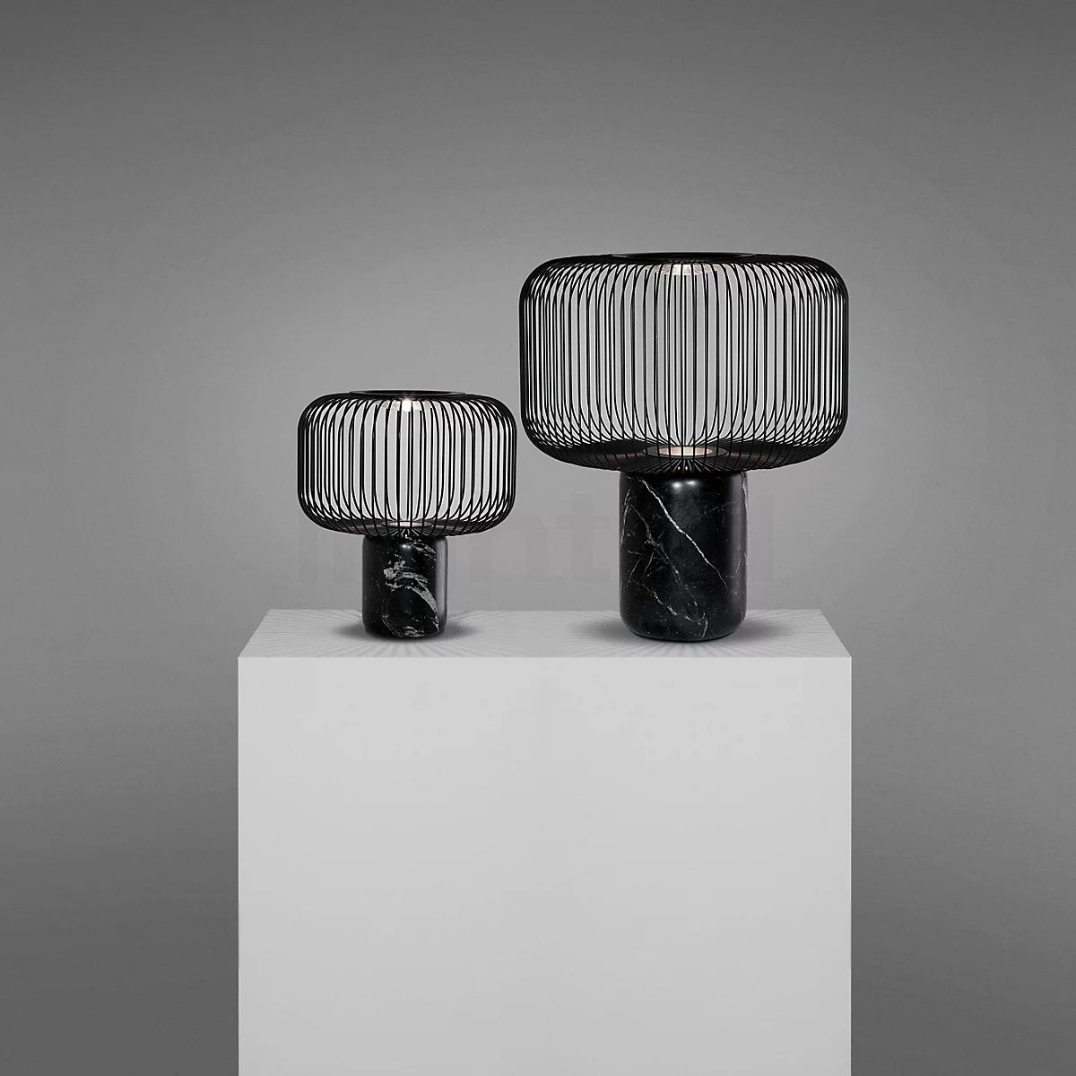 Lampe de Table Élégante - Base en Marbre et Éclairage Subtil