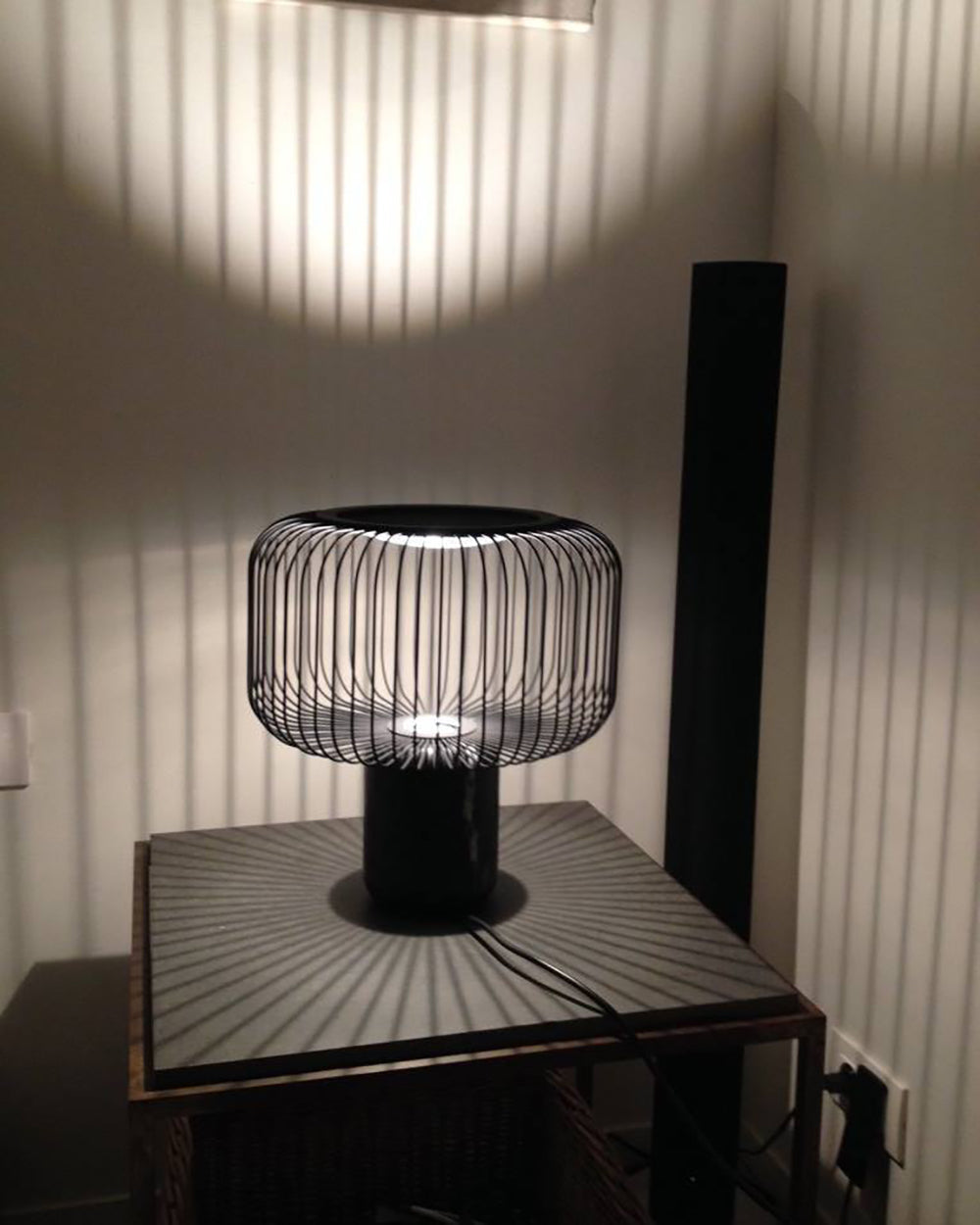 Lampe de Table Élégante - Base en Marbre et Éclairage Subtil