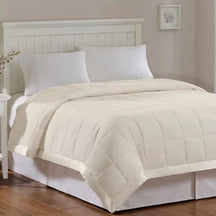 Couverture Légère en Satin - Luxe et Confort pour Toutes les Saisons