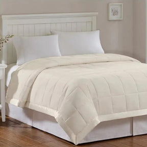 Couverture Légère en Satin - Luxe et Confort pour Toutes les Saisons