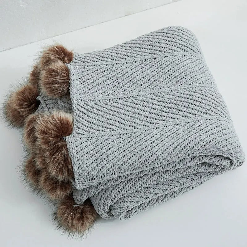 Couverture en Chenille Douce avec Pompons - Confort et Style pour Nuits Froides