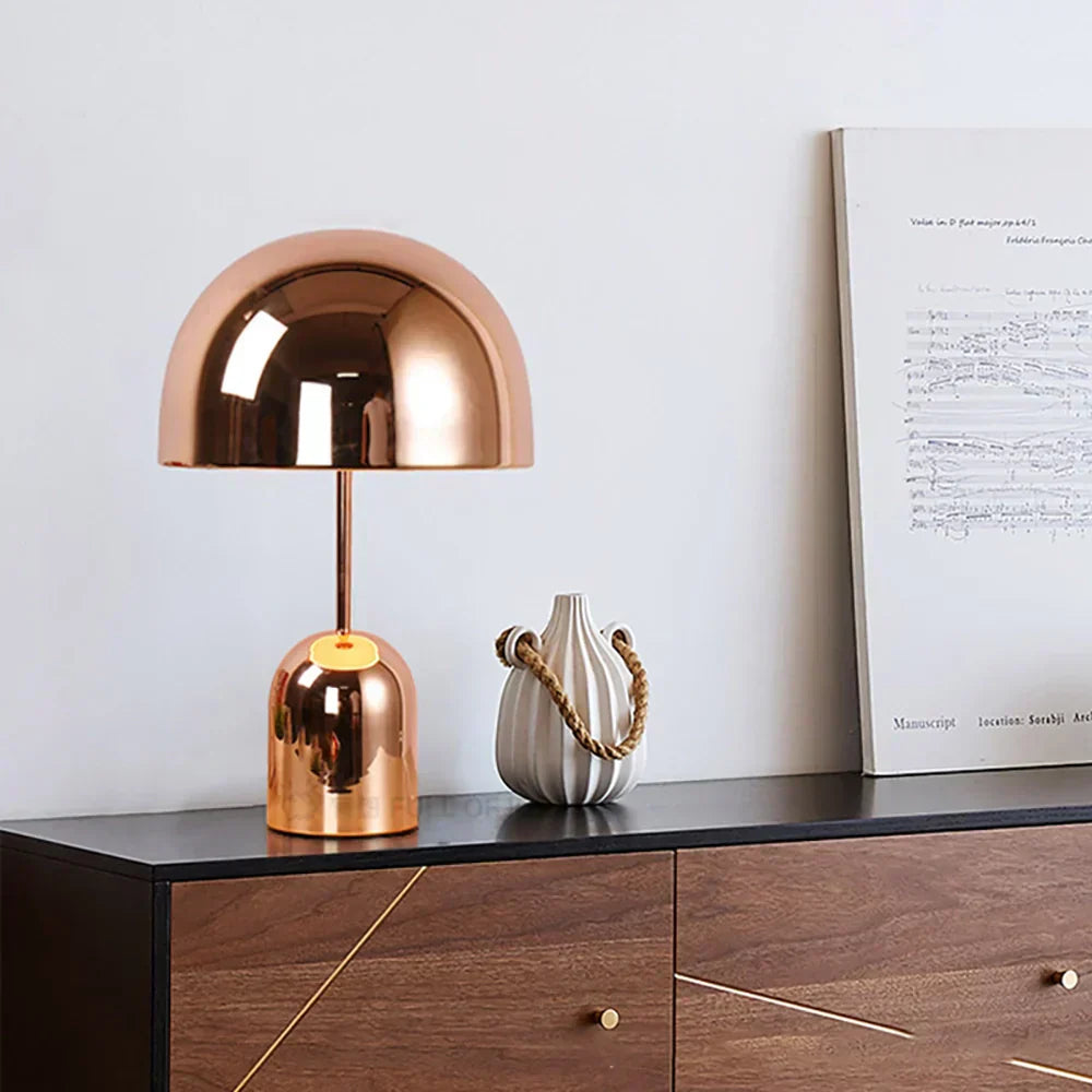 Lampe de Table en Cuivre - Éclairage LED Chaleureux et Élégant