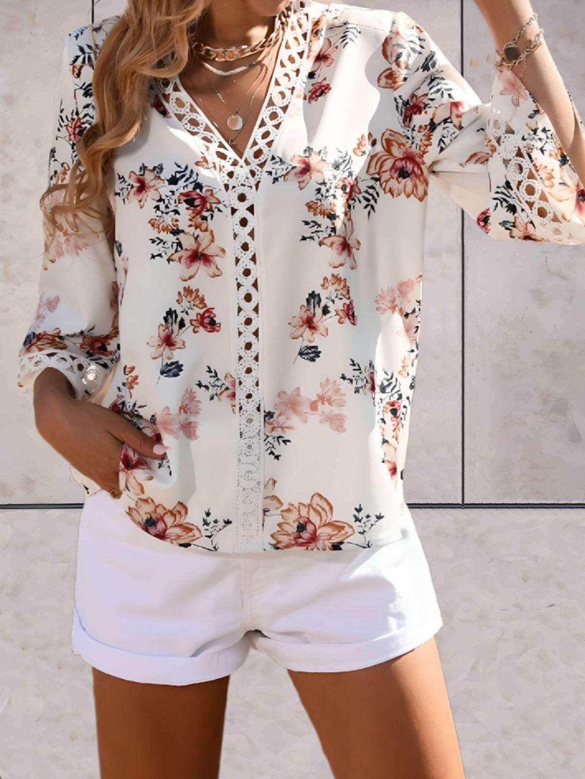 Blouse Femme Florale Légère - Col en V Flatteur et Chic