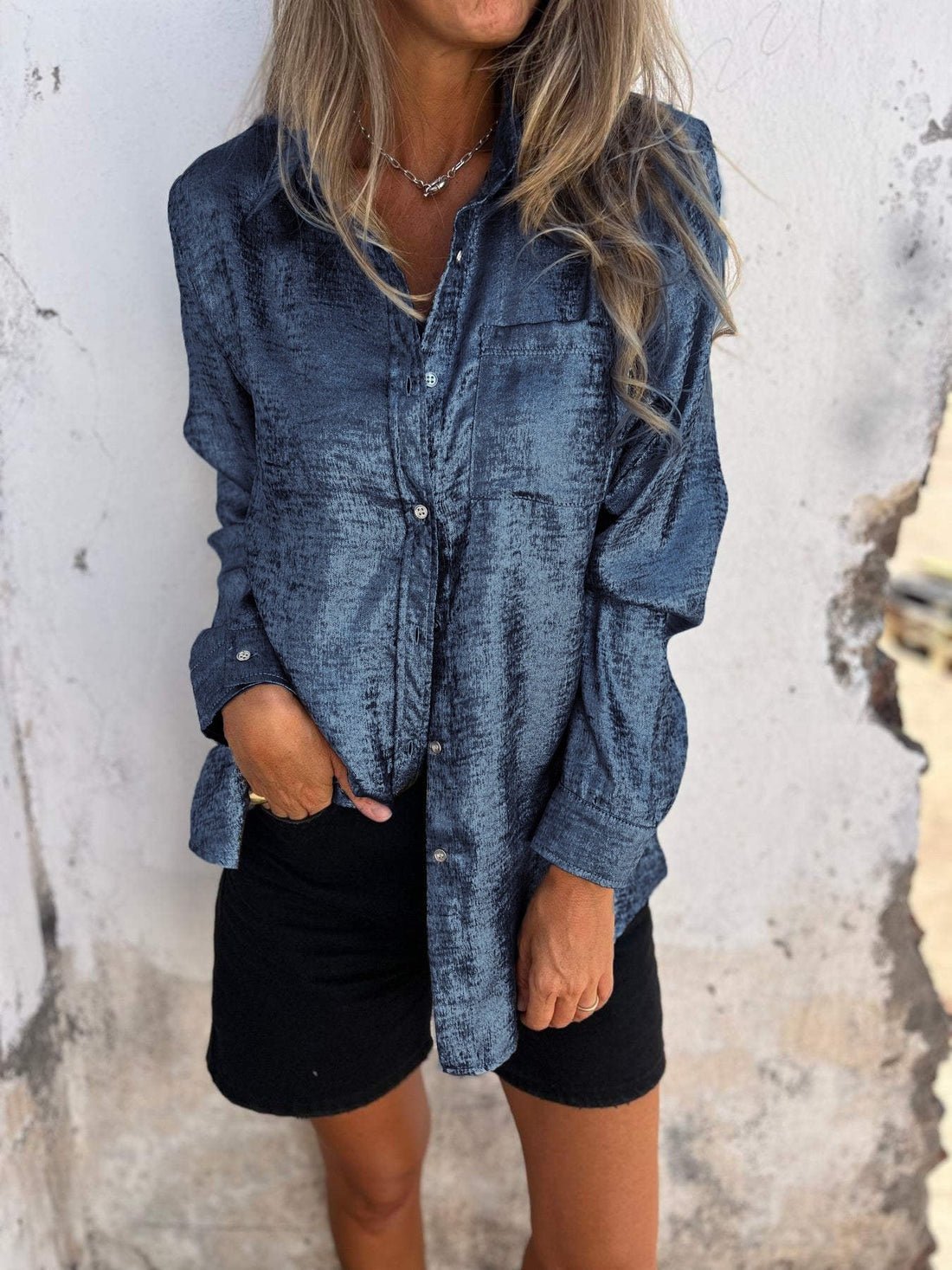 Chemise Métallique Femme - Finition Brillante et Confort Optimal