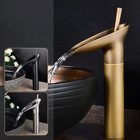 Robinet de Salle de Bain Cascade - Élégance Rétro avec Écoulement Luxueux