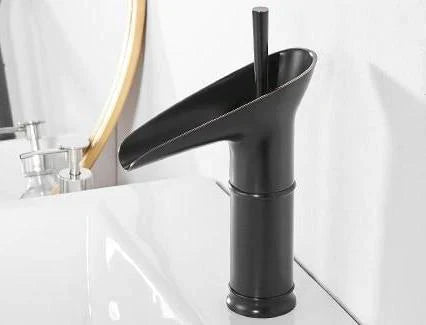 Robinet de Salle de Bain Cascade - Élégance Rétro avec Écoulement Luxueux