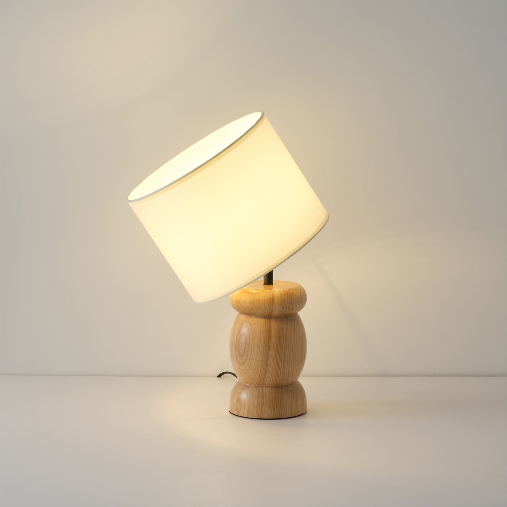 Lampe de Table en Bois - Design Élégant avec Éclairage Chaleureux