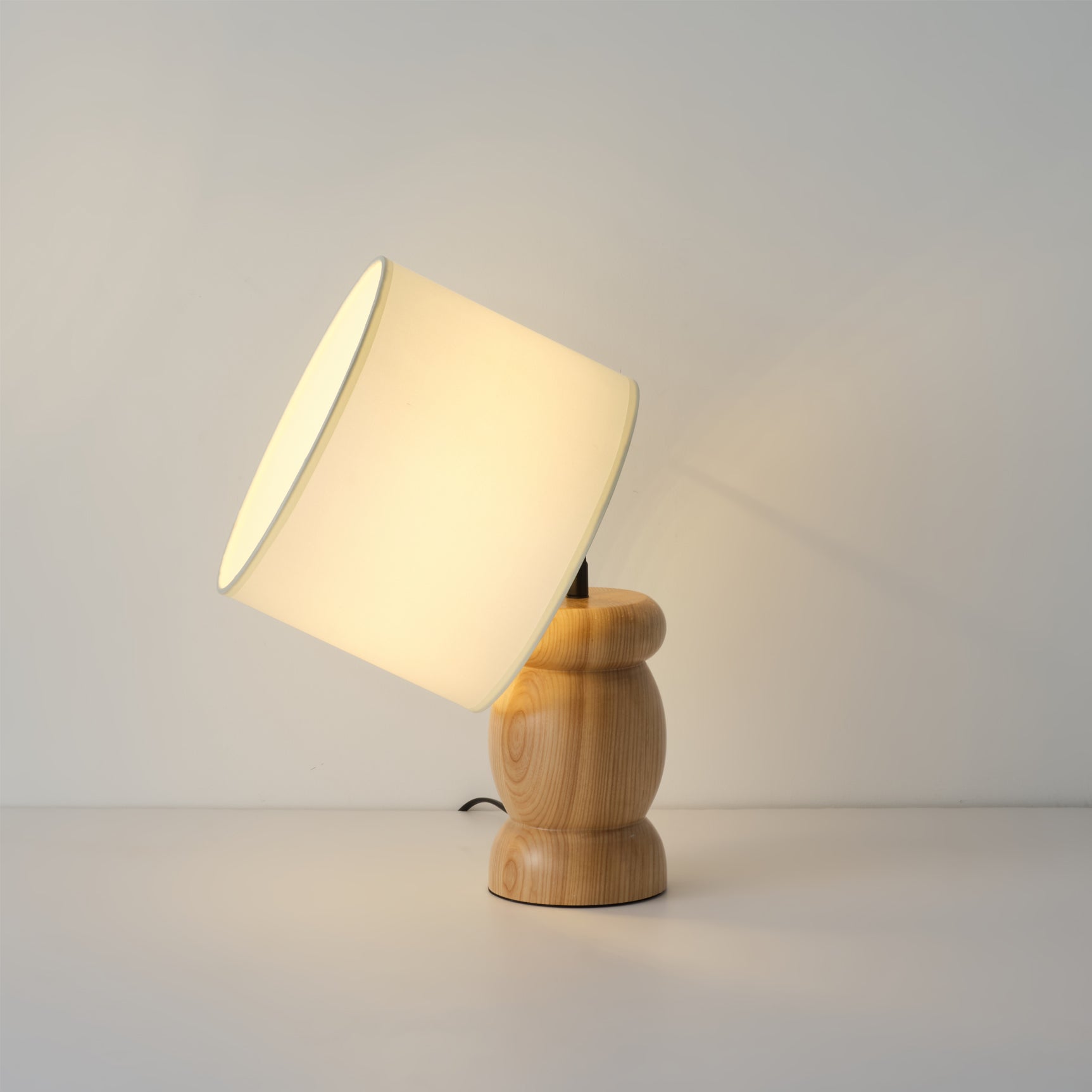 Lampe de Table en Bois - Design Élégant avec Éclairage Chaleureux