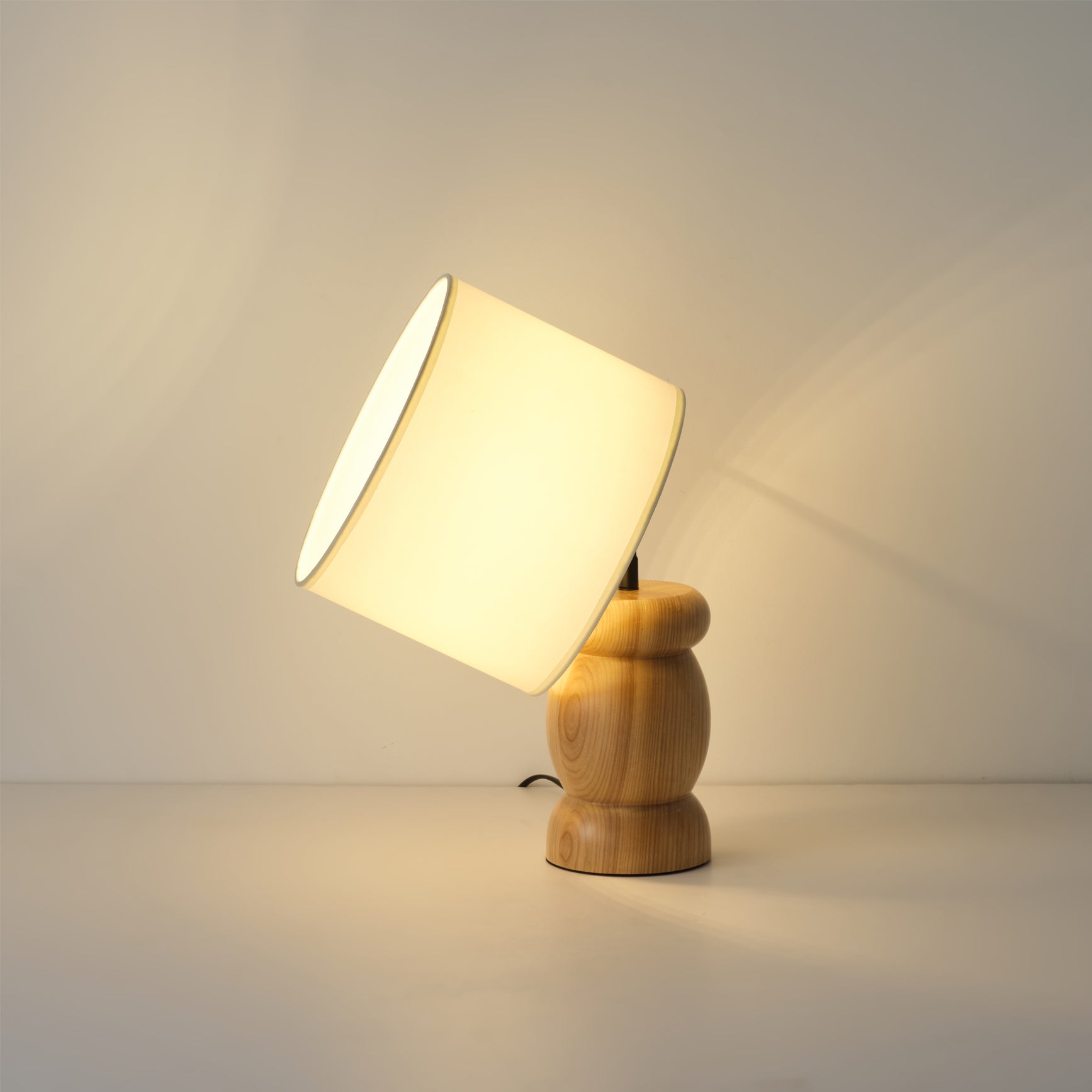 Lampe de Table en Bois - Design Élégant avec Éclairage Chaleureux
