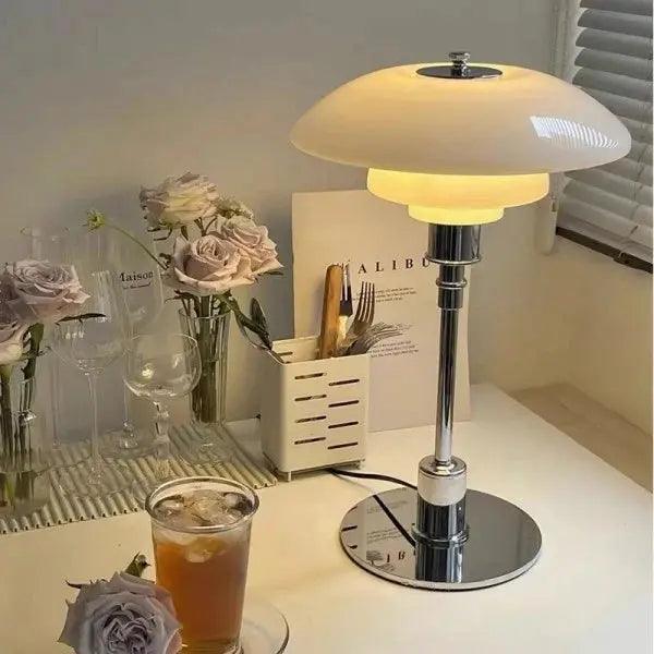 Lampe en Métal Élégante - Éclairage Doux et Glamour pour Intérieur