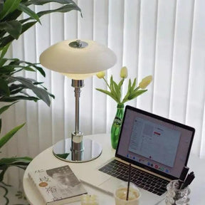 Lampe en Métal Élégante - Éclairage Doux et Glamour pour Intérieur