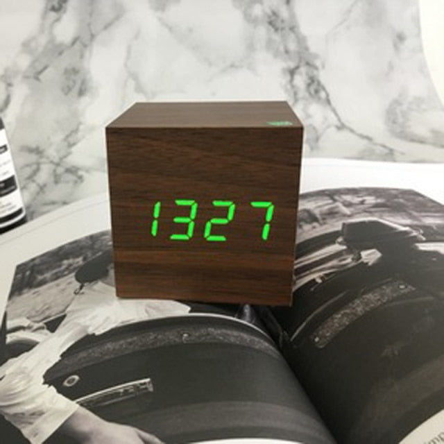 Horloge Réveil Numérique LED - Contrôle Vocal et Affichage Clair