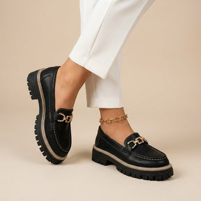 Mocassins compensés femme plateforme accent chaîne dorée style contemporain polyvalent